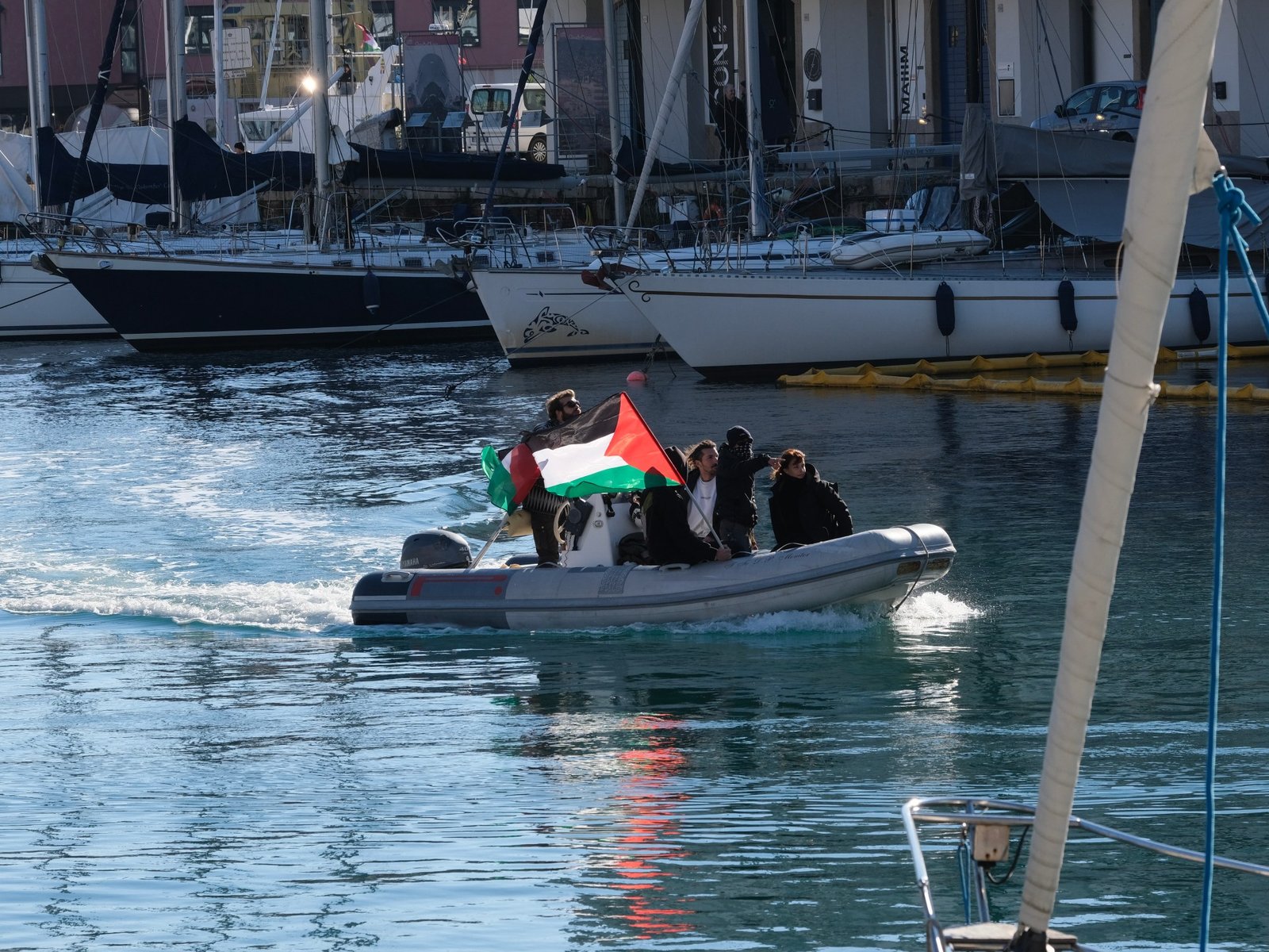 إضراب عالمي في أكثر من 100 ميناء رفضاً لتصدير السلاح إلى غزة